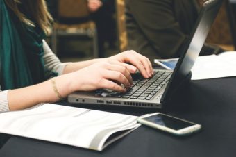 How LIVE CHAT on your website can get you more leads